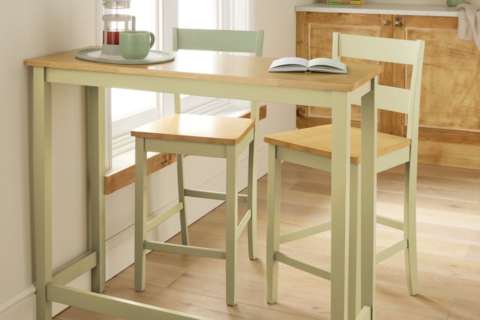 An Ah Chicago TT cream bar table and 2 stools.